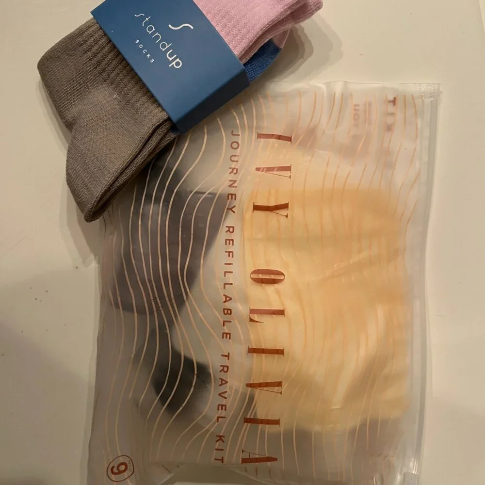 Travel Gift‎ Set Ivy Olivia 9 Piece Refillable Kit and SinglesSwag Fay Socks New